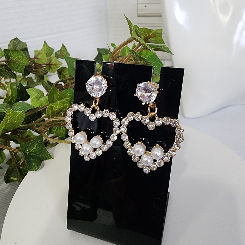 Gold Heart Drop Earrings with Clear Crystals and Faux Pearls New - Picture 4 of 7